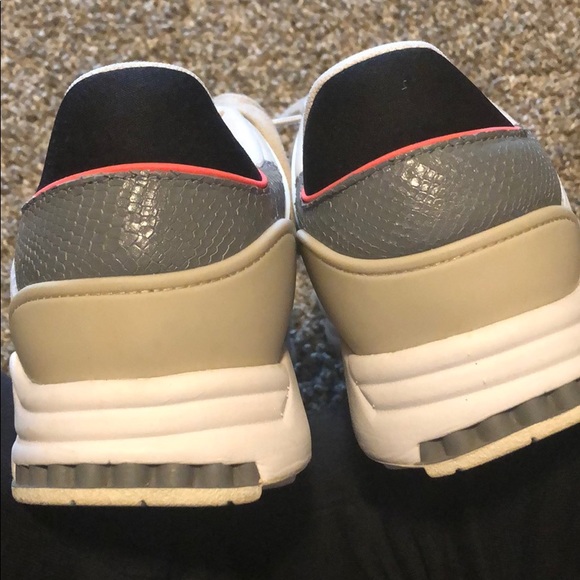 Adidas shoes - Picture 3 of 11